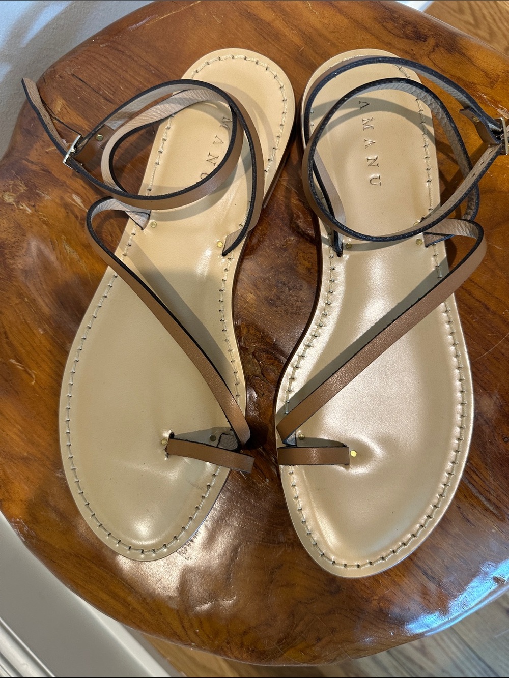 Amanu minimalist tan Strappy Leather Toe-Ring Sandals